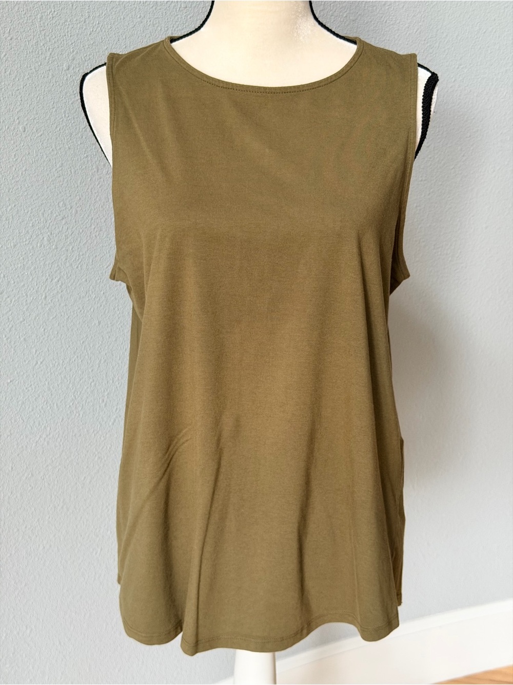 J. Jill Luxe Supima Sleeveless Top Olive Green Tank Size Large GUC